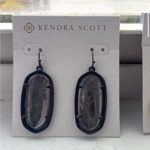 Kendra Scott crackle glass Elle Set in gunmetal.